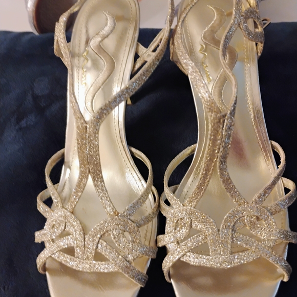 Elegant Gold Strappy Sandals - Picture 1 of 6